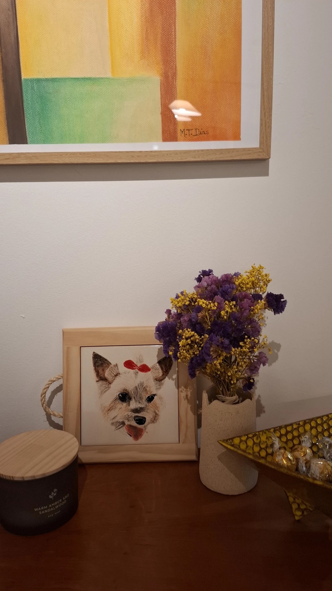 Azulejo pintado à mão com retrato do cão emoldurado