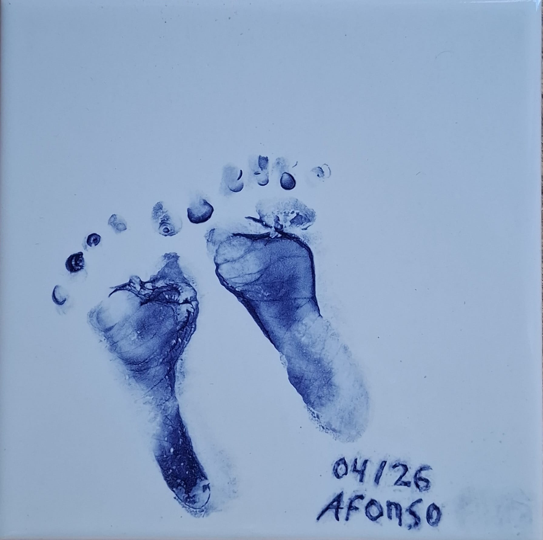 Pegadas em azulejo — Afonso, 4 meses